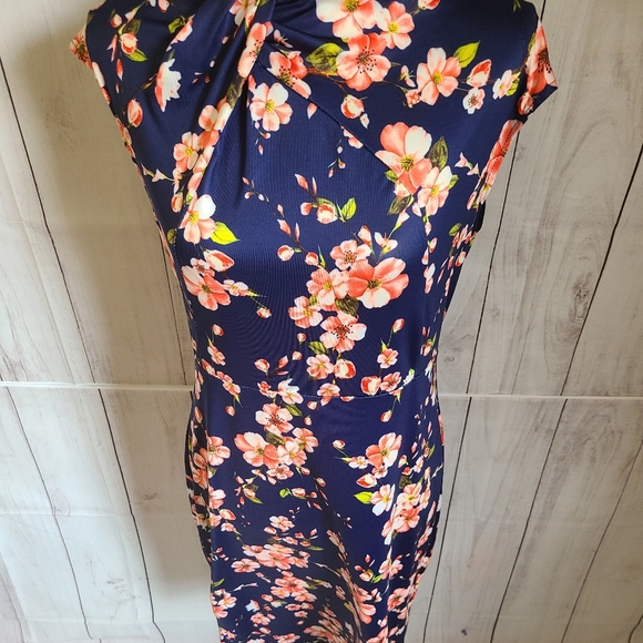 None Dresses & Skirts - Floral twist neckline dress